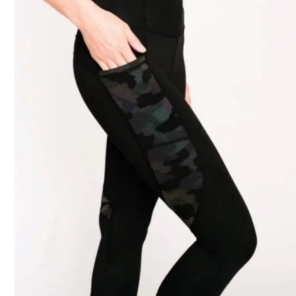 Zyia Active Black Camo Reflective Pocket Brilliant Hi Rise Capri